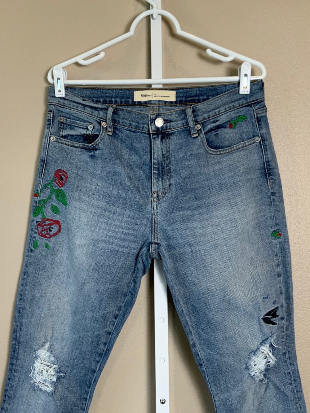 GAP AUTHENTIC 1969 Embroidered Best Girlfriend Jeans - Picture 4 of 16